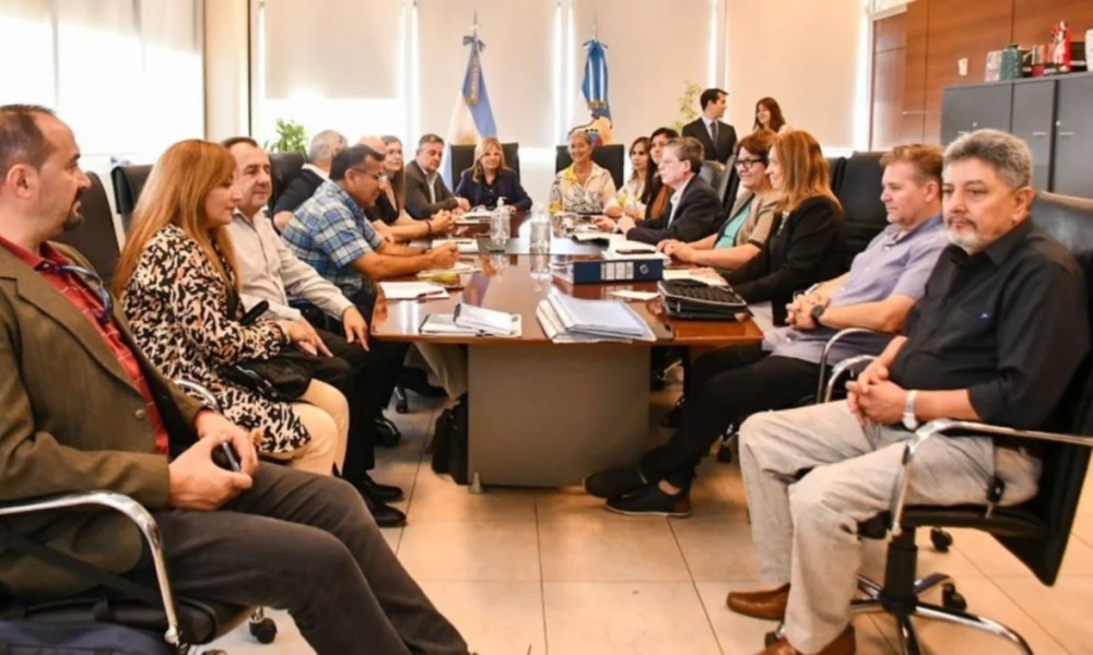 El lunes se retoma la paritaria docente con foco en el Salario Mínimo Garantizado. El lunes se retoma la paritaria docente con foco en el Salario Mínimo Garantizado.