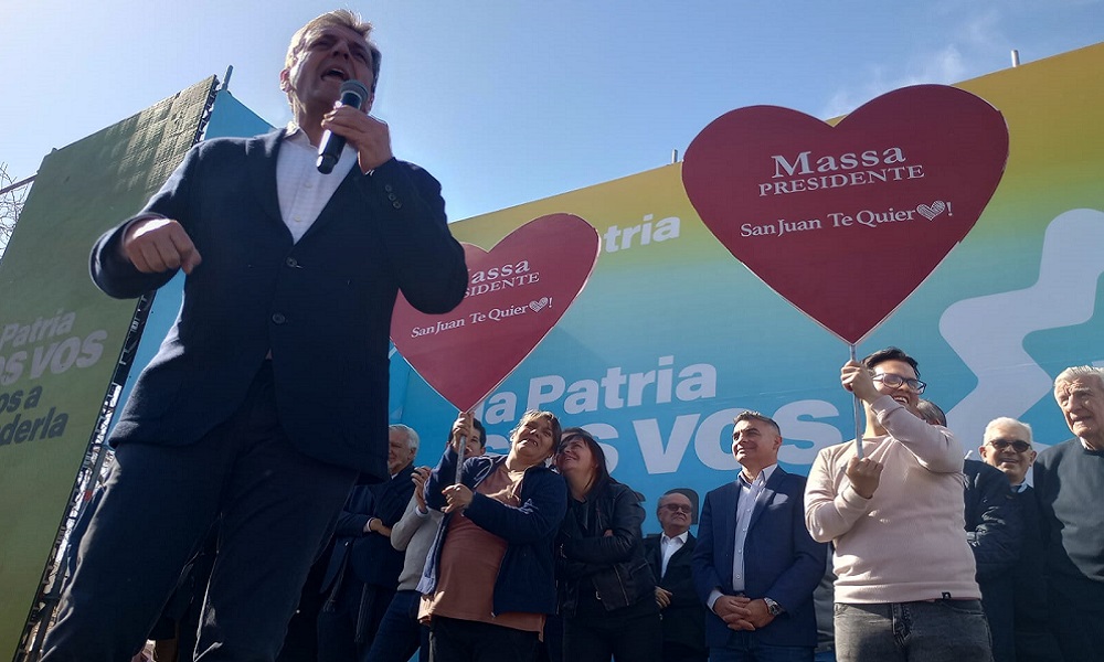 Massa estuvó presente en el acto de Gramajo en Chimbas con los candidatos de San Juan Vuelve. Massa estuvó presente en el acto de Gramajo en Chimbas con los candidatos de San Juan Vuelve.