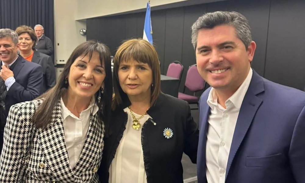 Marcelo Orrego y Susana Laciar acompañaron a Patricia Bullrich en el gesto de unidad de Juntos por el Cambio. Marcelo Orrego y Susana Laciar acompañaron a Patricia Bullrich en el gesto de unidad de Juntos por el Cambio.