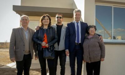El Gobernador Uñac entregó 46 viviendas en Rawson.