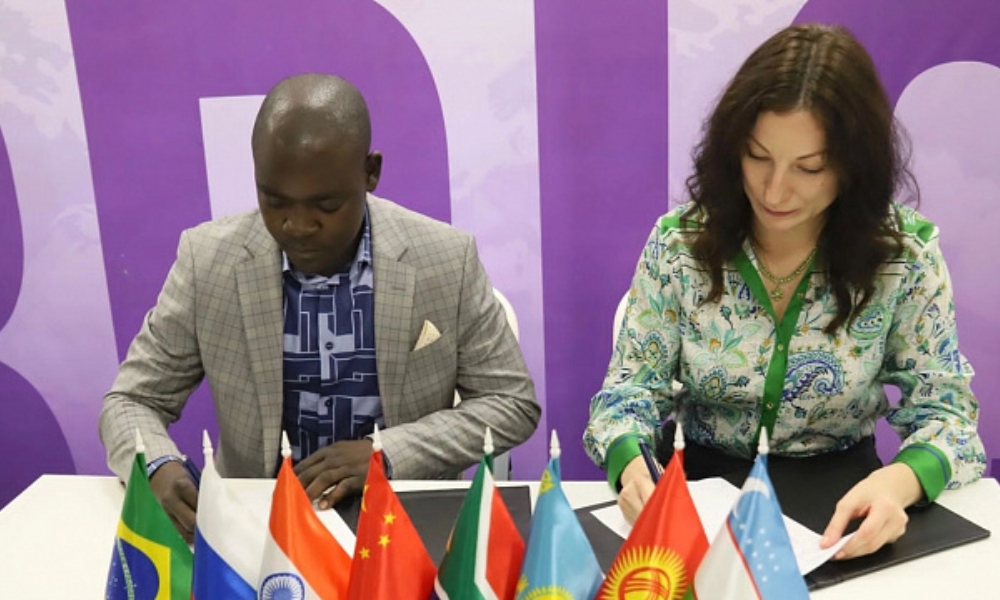 La Incubadora de Empresas BRICS en Omsk culmina con firma de una docena de acuerdos de cooperación. La Incubadora de Empresas BRICS en Omsk culmina con firma de una docena de acuerdos de cooperación.