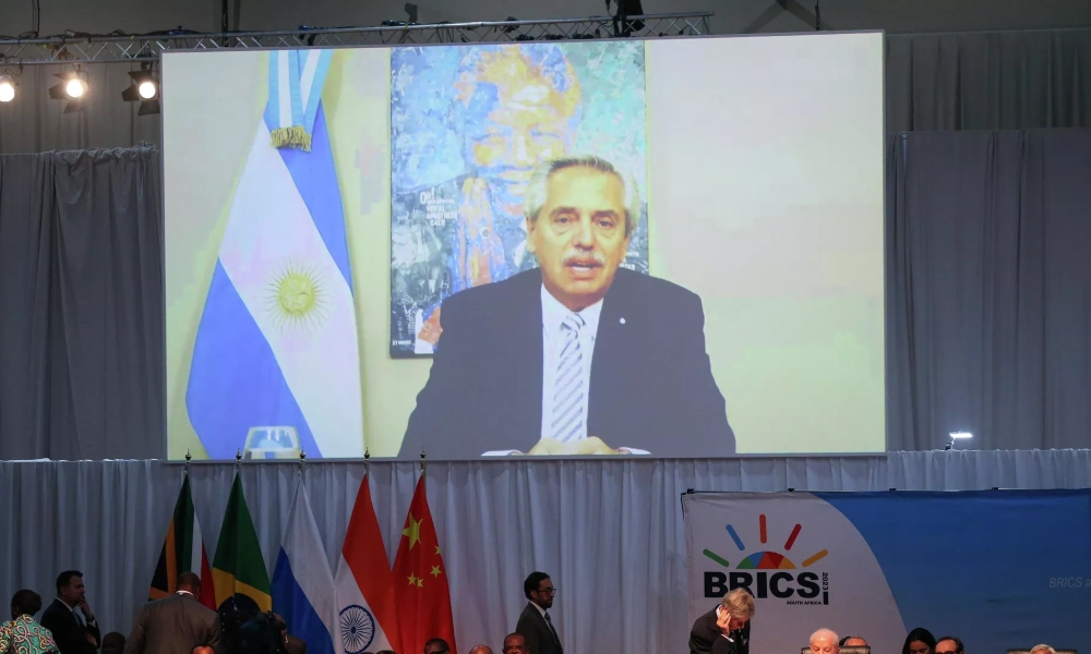 El ingreso de Argentina a los BRICS: hacia el Sur Global, una sabia decisión. El ingreso de Argentina a los BRICS: hacia el Sur Global, una sabia decisión.