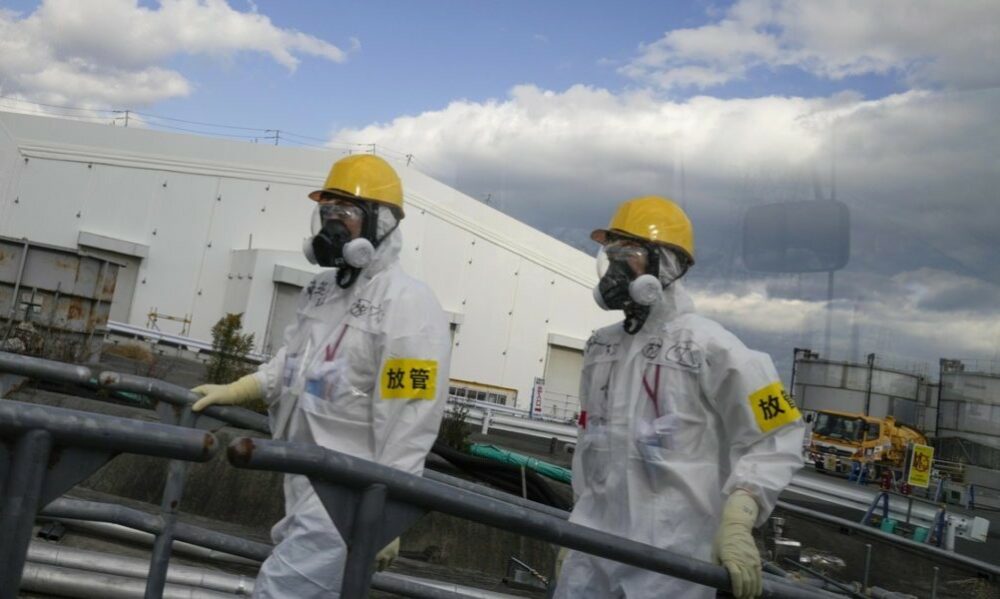 Japón empieza a verter al Pacífico el agua contaminada por el accidente nuclear de Fukushima. Estados Unidos aprueba la decisión. Japón empieza a verter al Pacífico el agua contaminada por el accidente nuclear de Fukushima. Estados Unidos aprueba la decisión.