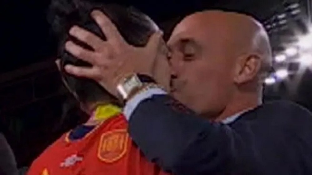 Polémica en España: qué dijo la jugadora tras ser besada sin consentimiento por Luis Rubiales. Polémica en España: qué dijo la jugadora tras ser besada sin consentimiento por Luis Rubiales.