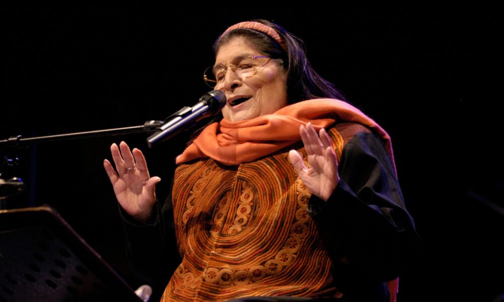 Mercedes Sosa sonó en Tomorrowland, el reconocido festival internacional de música electrónica. Mercedes Sosa sonó en Tomorrowland, el reconocido festival internacional de música electrónica.