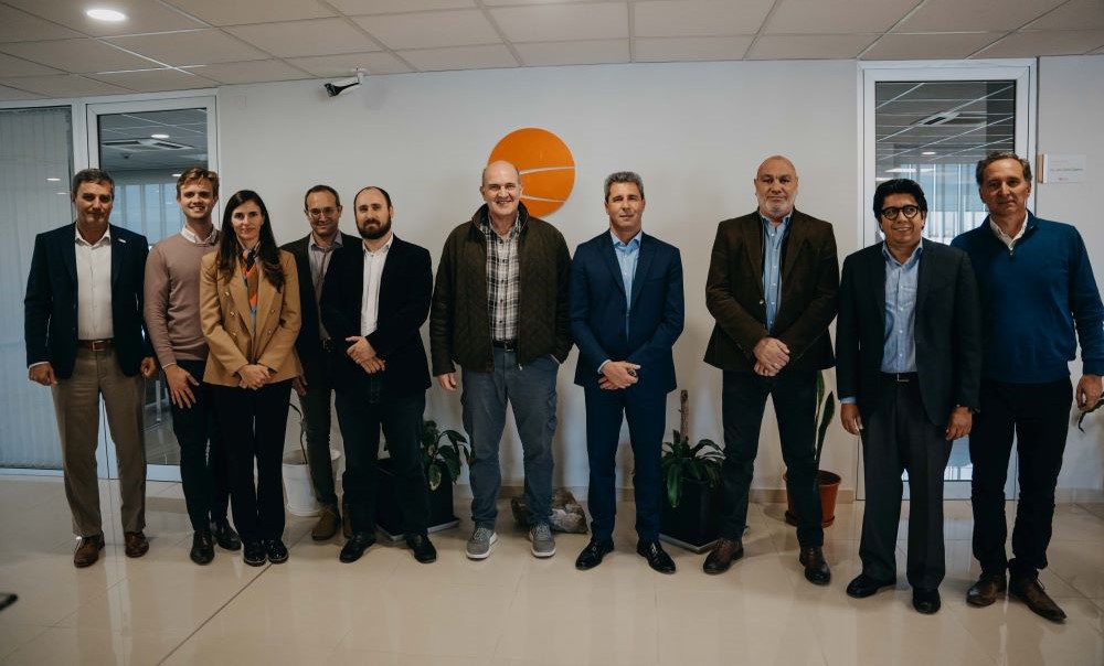 El gobernador Uñac supervisó los avances de la Fábrica de Paneles Solares. El gobernador Uñac supervisó los avances de la Fábrica de Paneles Solares.