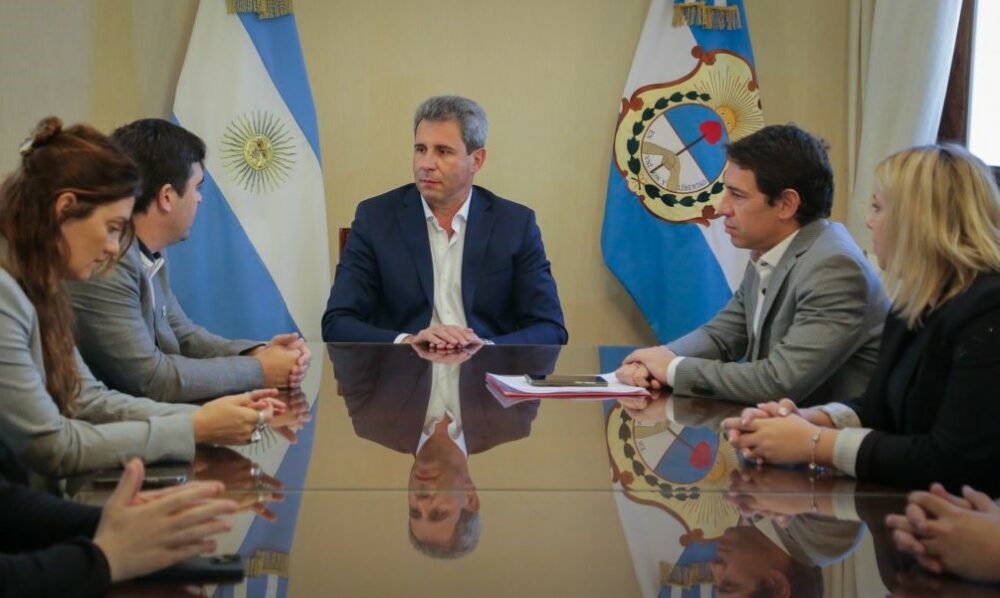 El gobernador recibió a dirigentes de la Unión Industrial Sanjuanina y Argentina Joven. El gobernador recibió a dirigentes de la Unión Industrial Sanjuanina y Argentina Joven.
