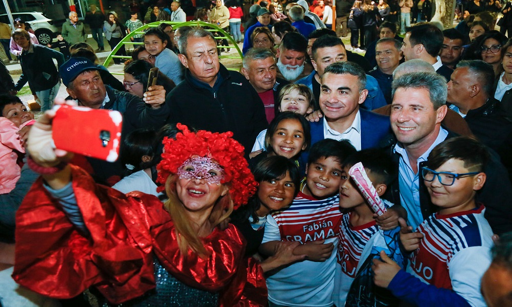 El gobernador presidió la inauguración de la plaza del barrio Los Alerces, en Chimbas. El gobernador presidió la inauguración de la plaza del barrio Los Alerces, en Chimbas.
