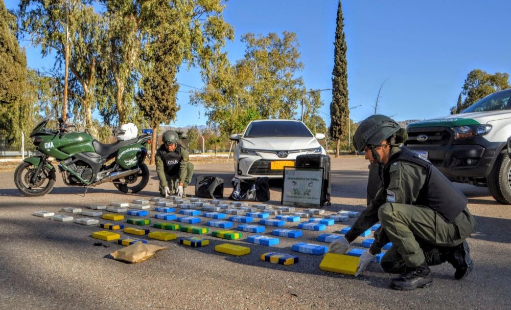 Quisieron ingresar una gran carga de cocaina a San Juan. ¿Quiénes son los responsables? Quisieron ingresar una gran carga de cocaina a San Juan. ¿Quiénes son los responsables?