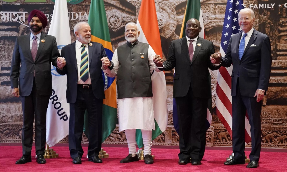 Los líderes del G20 adoptan la declaración final de la cumbre de Nueva Delhi. Los líderes del G20 adoptan la declaración final de la cumbre de Nueva Delhi.
