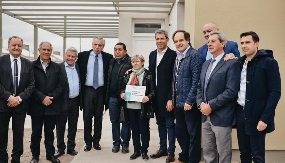 Alberto Fernández elogió la gestión de Uñac y pidió votar a Massa, en San Juan. Alberto Fernández elogió la gestión de Uñac y pidió votar a Massa, en San Juan.