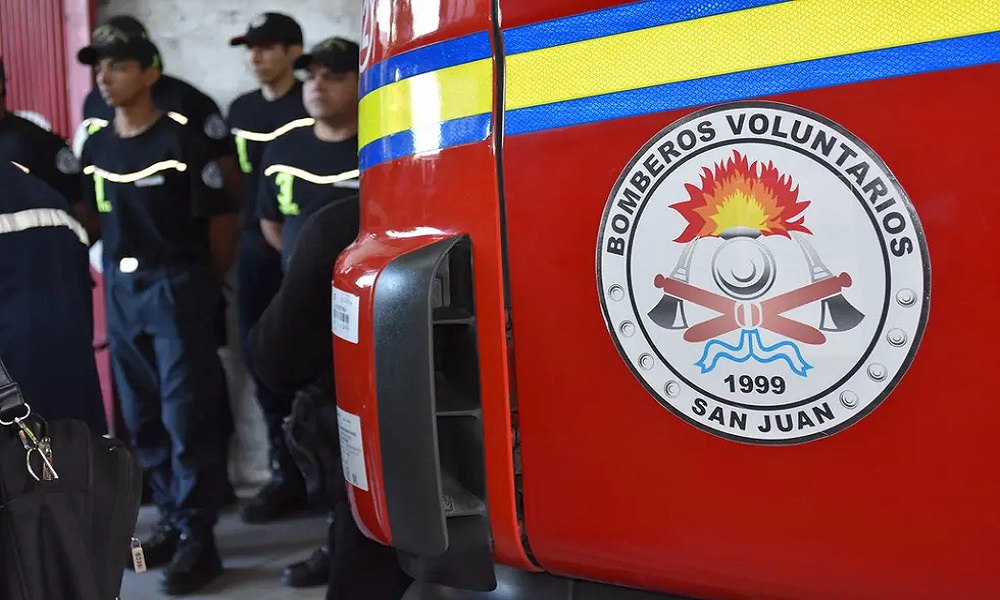 Bomberos actuó en más de 85 intervenciones por el viento Zonda. Bomberos actuó en más de 85 intervenciones por el viento Zonda.