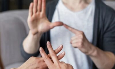 Aprendé el Abecedario en Lengua de Señas en menos de dos minutos.