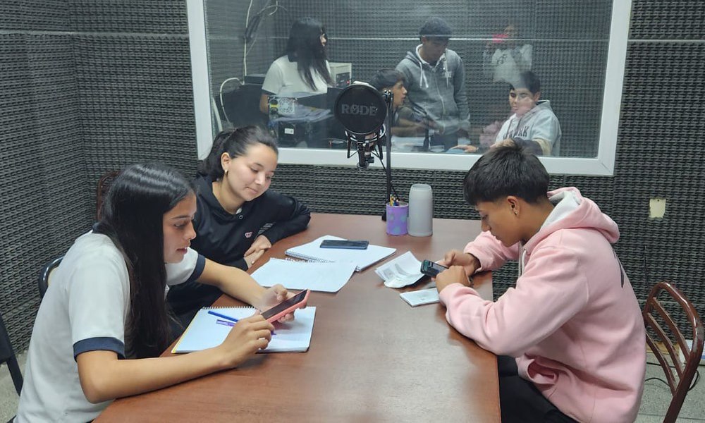 Radios escolares con contenido por y para estudiantes sanjuaninos. Radios escolares con contenido por y para estudiantes sanjuaninos.