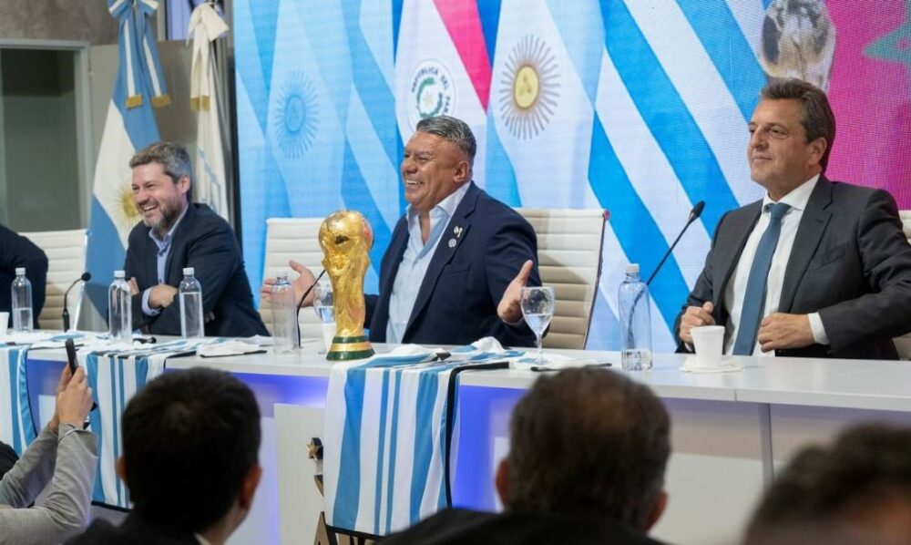 Mundial 2030: Sergio Massa y el “Chiqui” Tapia anunciaron los partidos inaugurales en Argentina, Uruguay y Paraguay. Mundial 2030: Sergio Massa y el “Chiqui” Tapia anunciaron los partidos inaugurales en Argentina, Uruguay y Paraguay.