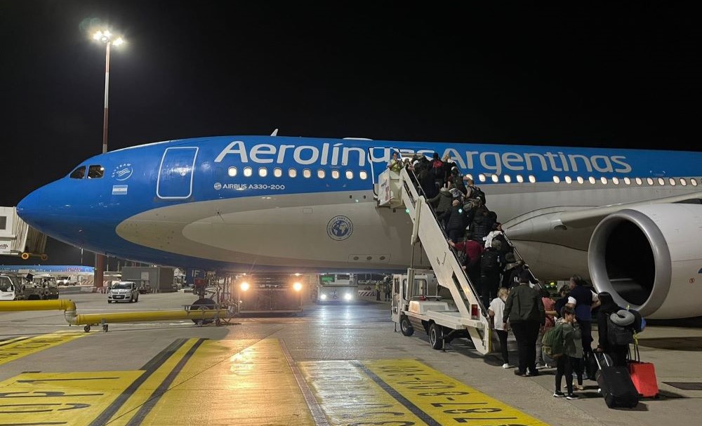 Operativo “Regreso Seguro”: llegó el primer avión con argentinos evacuados desde Israel. Operativo “Regreso Seguro”: llegó el primer avión con argentinos evacuados desde Israel.
