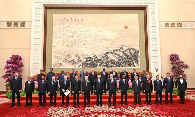 Putin y Xi Jinping hablan en inauguración de Foro de la Franja y la Ruta. Putin y Xi Jinping hablan en inauguración de Foro de la Franja y la Ruta.