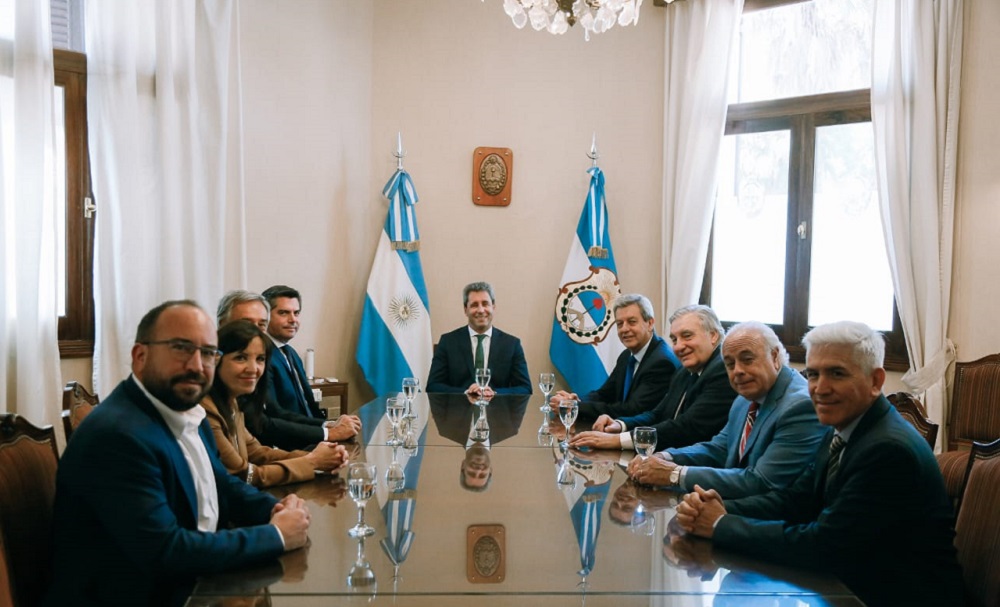 Orrego y Uñac juntos para celebrar los 40 años de democracia. Orrego y Uñac juntos para celebrar los 40 años de democracia.
