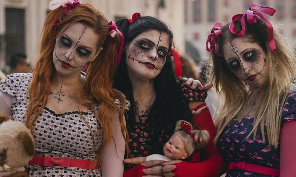 Conoce el verdadero motivo por el que la gente se disfraza en Halloween. Conoce el verdadero motivo por el que la gente se disfraza en Halloween.