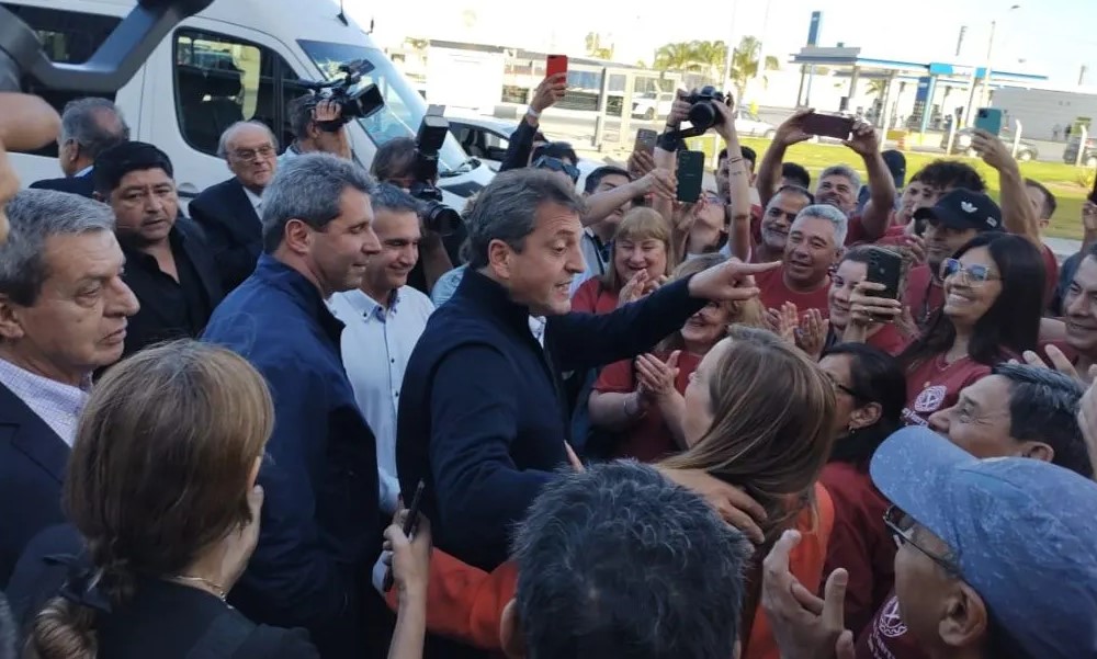 Sergio Massa llegó a San Juan y visitó la Fábrica de Paneles Solares. Sergio Massa llegó a San Juan y visitó la Fábrica de Paneles Solares.