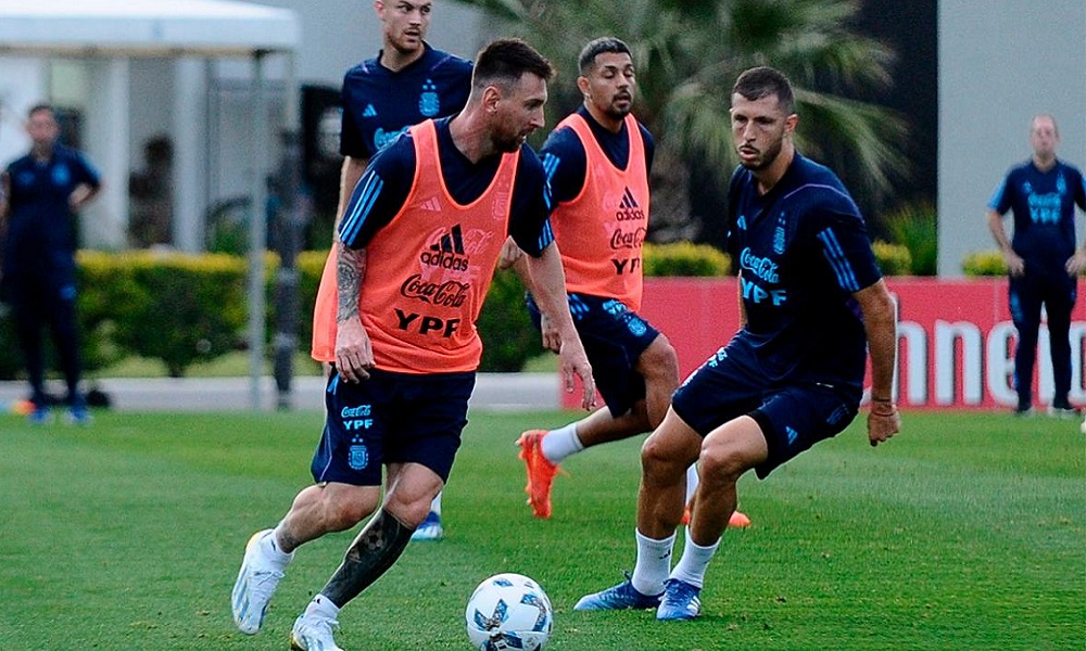 La selección entrenó pensando en Perú, con Messi en cancha. La selección entrenó pensando en Perú, con Messi en cancha.