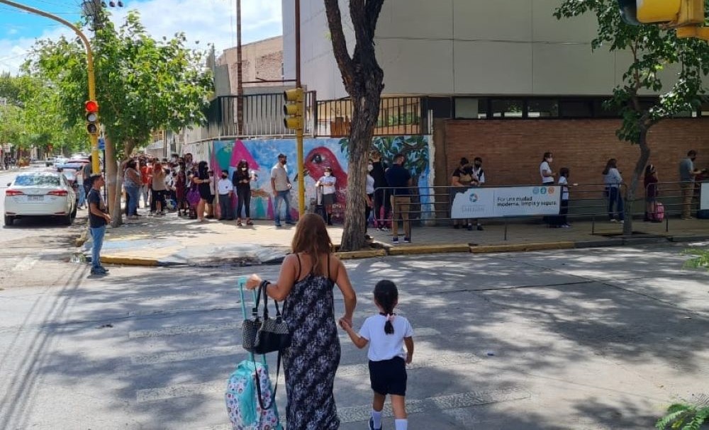 Autorizaron un aumento del 34,75% en las cuotas de los colegios privados en San Juan. Autorizaron un aumento del 34,75% en las cuotas de los colegios privados en San Juan.