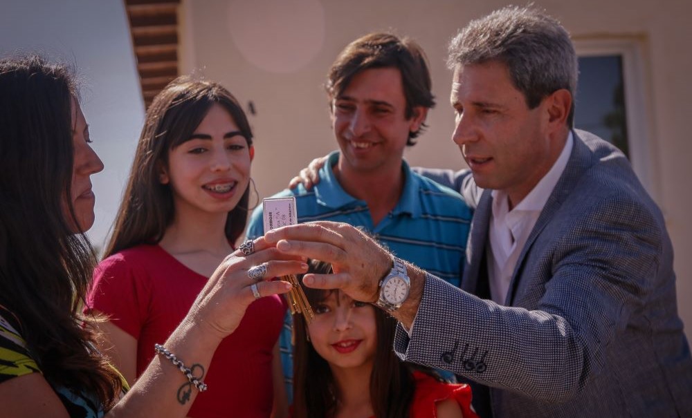 Más de 60 familias de Albardón ya tienen su vivienda propia. Más de 60 familias de Albardón ya tienen su vivienda propia.