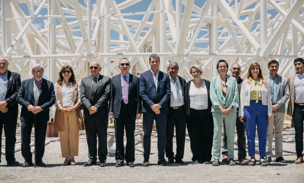 Uñac presidió la histórica instalación de la antena del Radiotelescopio Chino-Argentino. Uñac presidió la histórica instalación de la antena del Radiotelescopio Chino-Argentino.