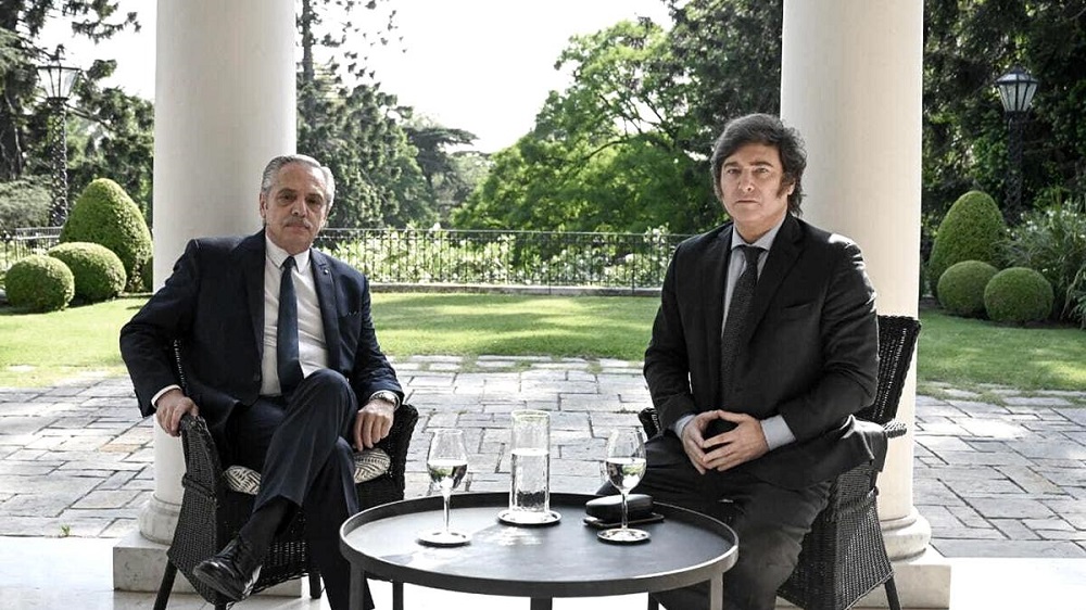 Alberto Fernández recibió a Javier Milei en la residencia de Olivos para comenzar la transición. Alberto Fernández recibió a Javier Milei en la residencia de Olivos para comenzar la transición.