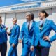 Aerolíneas Argentinas presentó nuevos uniformes y unas zapatillas propias.