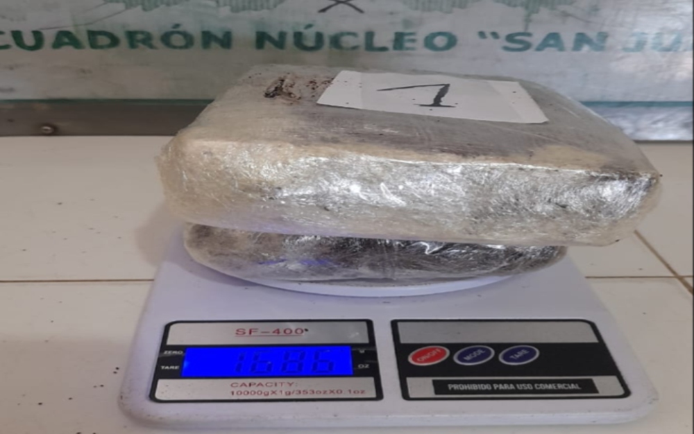 ¡Sorpresa! Un pasajero fue detenido cuando viajaba con más de 1 kilo de cocaína. ¡Sorpresa! Un pasajero fue detenido cuando viajaba con más de 1 kilo de cocaína.