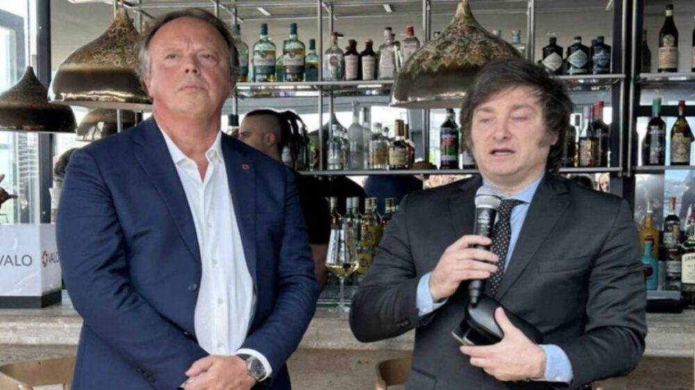 Denunciaron por amenazas y extorsiones a Juan Nápoli, el asesor financiero de Javier Milei. Denunciaron por amenazas y extorsiones a Juan Nápoli, el asesor financiero de Javier Milei.