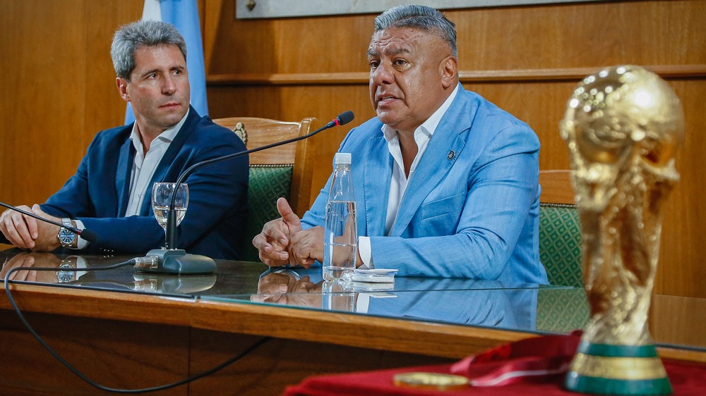 Uñac brindó su postura sobre la privatización de clubes y el Chiqui Tapia le respondió. Uñac brindó su postura sobre la privatización de clubes y el Chiqui Tapia le respondió.