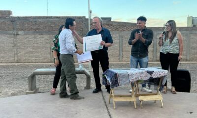 Extensión universitaria: entregaron los planos para la construcción de la “Unión Vecinal Margarita Ferrá”.