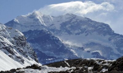 Buscan a tres andinistas argentinos extraviados en la cordillera de Los Andes.
