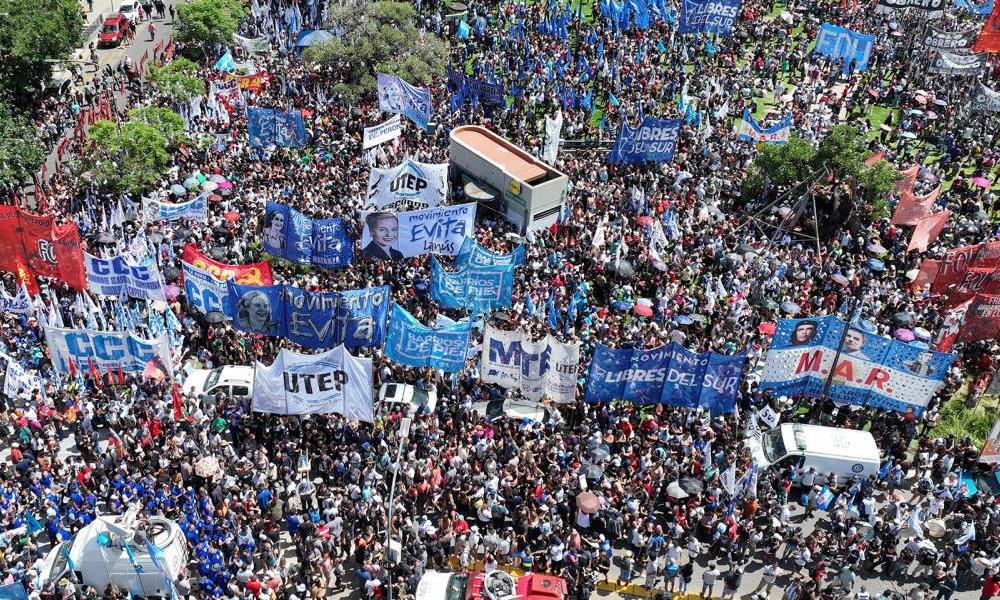 Gremios no pagarán las multas aplicadas por el Gobierno por manifestarse. Gremios no pagarán las multas aplicadas por el Gobierno por manifestarse.