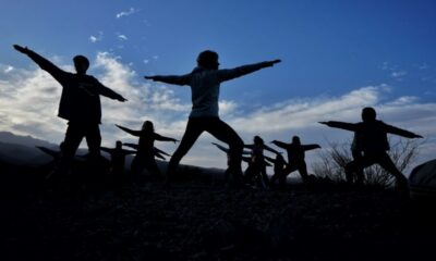 Yoga bajo la luna llena en la Difunta Correa.