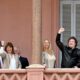 El Presidente y su Gabinete se aumentaron el sueldo un 48% y por mes cobran  millones