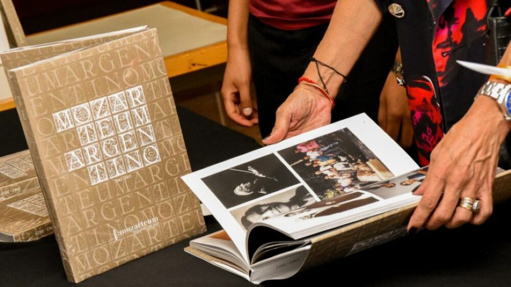 Mozarteum Argentino San Juan celebra sus 40 años con un libro y anunció la temporada 2024 Mozarteum Argentino San Juan celebra sus 40 años con un libro y anunció la temporada 2024