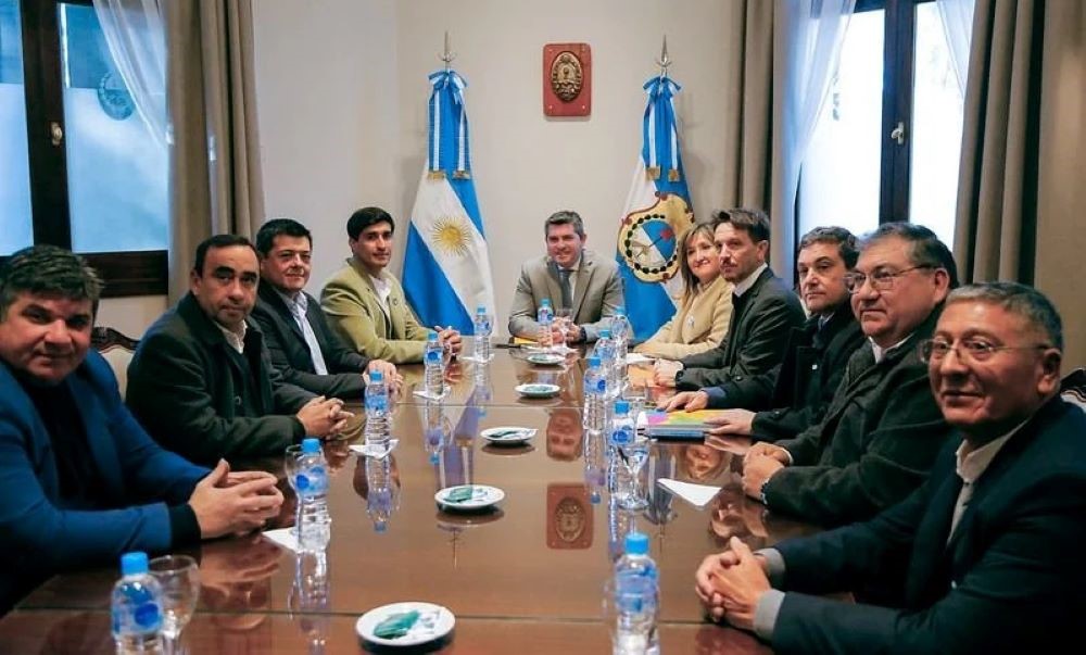 Entregarán becas a estudiantes de 6 departamentos mineros de San Juan Entregarán becas a estudiantes de 6 departamentos mineros de San Juan