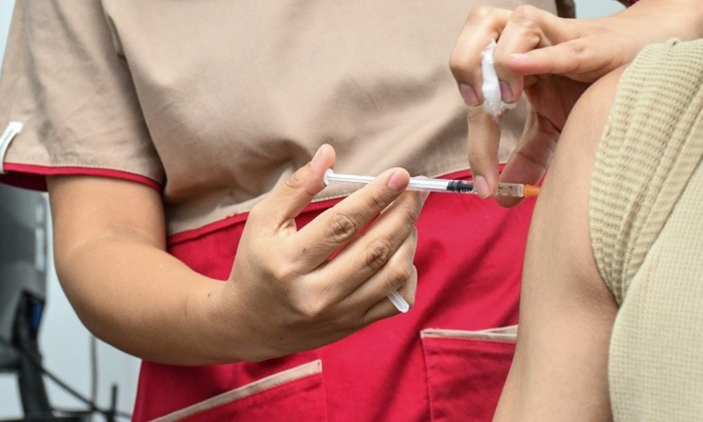 Se encuentra disponible una nueva vacuna para adultos mayores y pacientes con condiciones de riesgo. Se encuentra disponible una nueva vacuna para adultos mayores y pacientes con condiciones de riesgo.