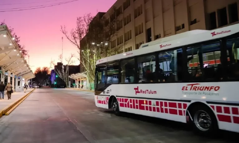 Choferes de colectivos arreglaron un básico superior al millón de pesos. Choferes de colectivos arreglaron un básico superior al millón de pesos.