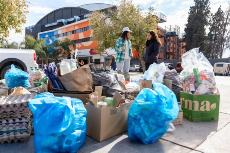 Llenaron más de dos contenedores en la primera edición de Cambio Verde Llenaron más de dos contenedores en la primera edición de Cambio Verde