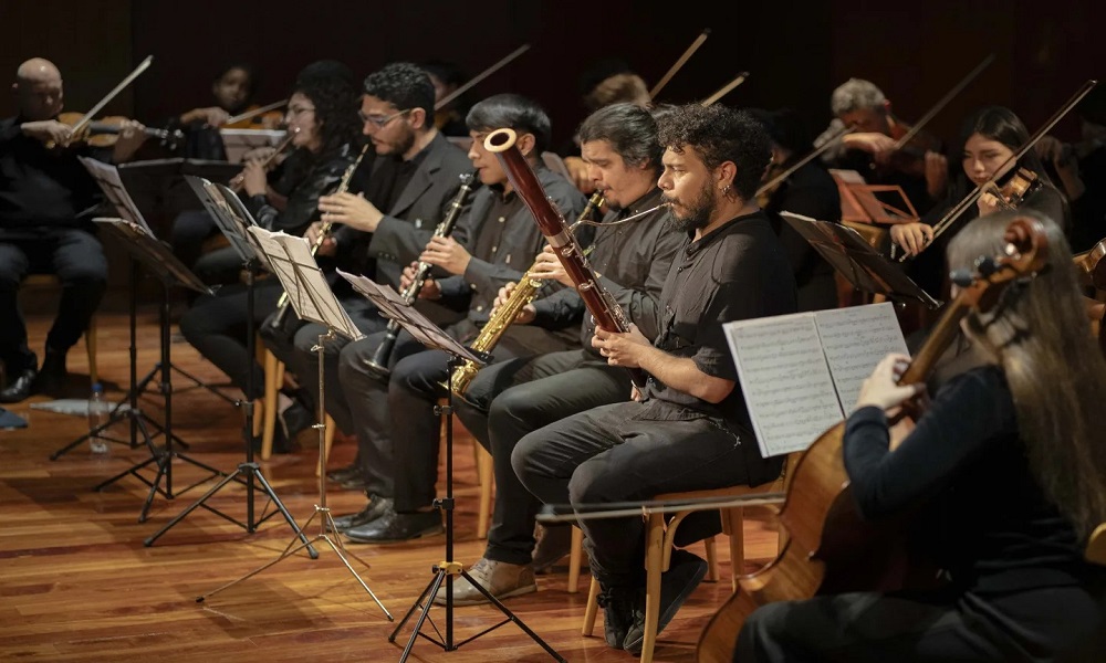 Hoy la Camerata presenta “Mi amor en una Tonada” en el Auditorio. Hoy la Camerata presenta “Mi amor en una Tonada” en el Auditorio.