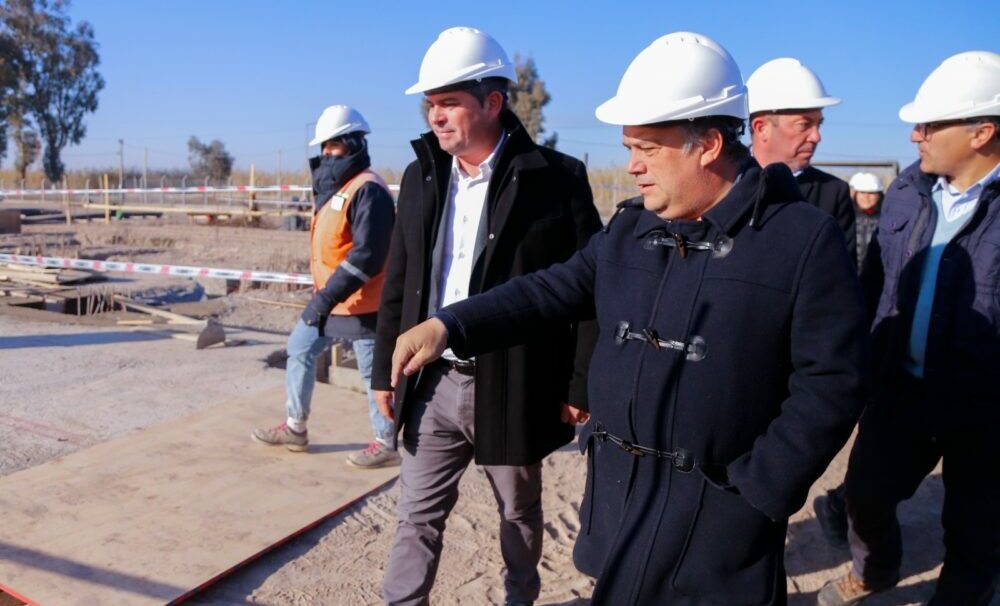El Gobernador Orrego recorrió las obras del Hospital de Angaco El Gobernador Orrego recorrió las obras del Hospital de Angaco