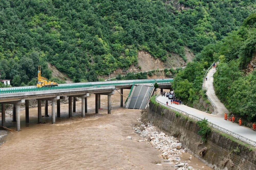 Se derrumbó un puente en China Se derrumbó un puente en China