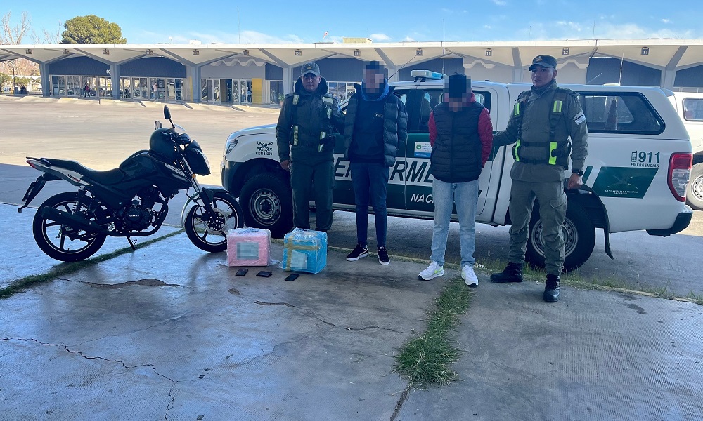 Narcotráfico: dos personas quedaron detenidas tras retirar encomiendas con droga. Narcotráfico: dos personas quedaron detenidas tras retirar encomiendas con droga.