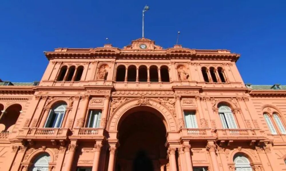 El Gobierno modificó la estructura de Cancillería, la jefatura de Gabinete y el Ministerio de Economía El Gobierno modificó la estructura de Cancillería, la jefatura de Gabinete y el Ministerio de Economía