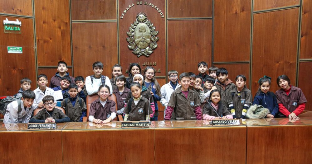 La escuela Paula Albarracín de Sarmiento visitó la Legislatura. La escuela Paula Albarracín de Sarmiento visitó la Legislatura.