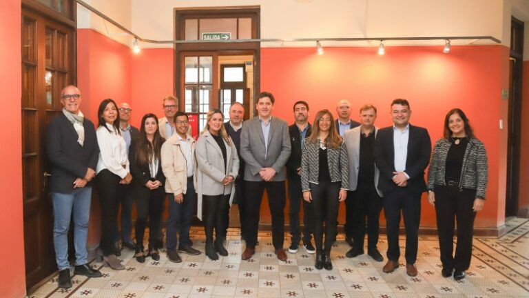 El ministro Fernández recibió a importadores y jurados internacionales en la XIV edición del ArgOliva El ministro Fernández recibió a importadores y jurados internacionales en la XIV edición del ArgOliva